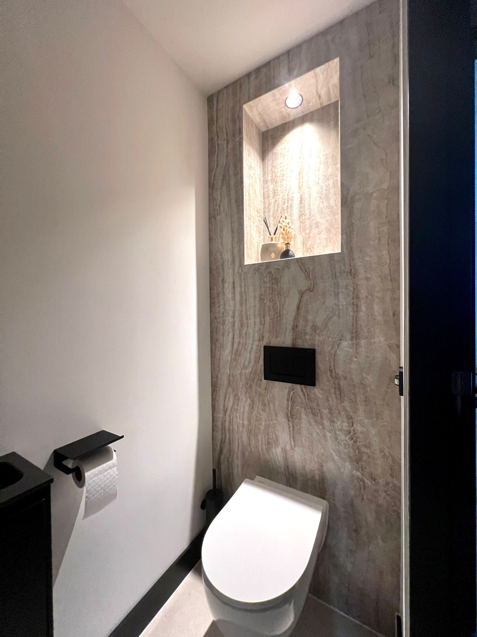 Exclusief tegelwerk in toilet en sanitair