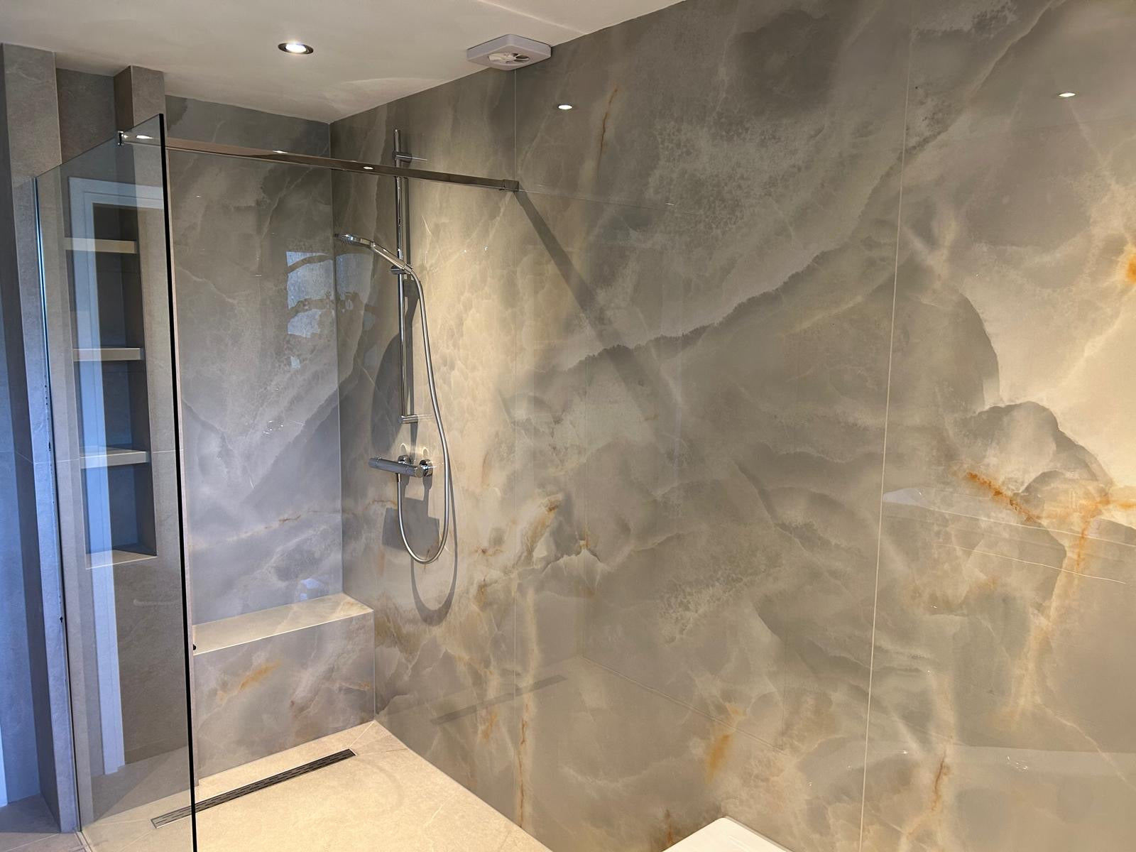 Maatwerk met slabs door Van Engelen Tegelwerken