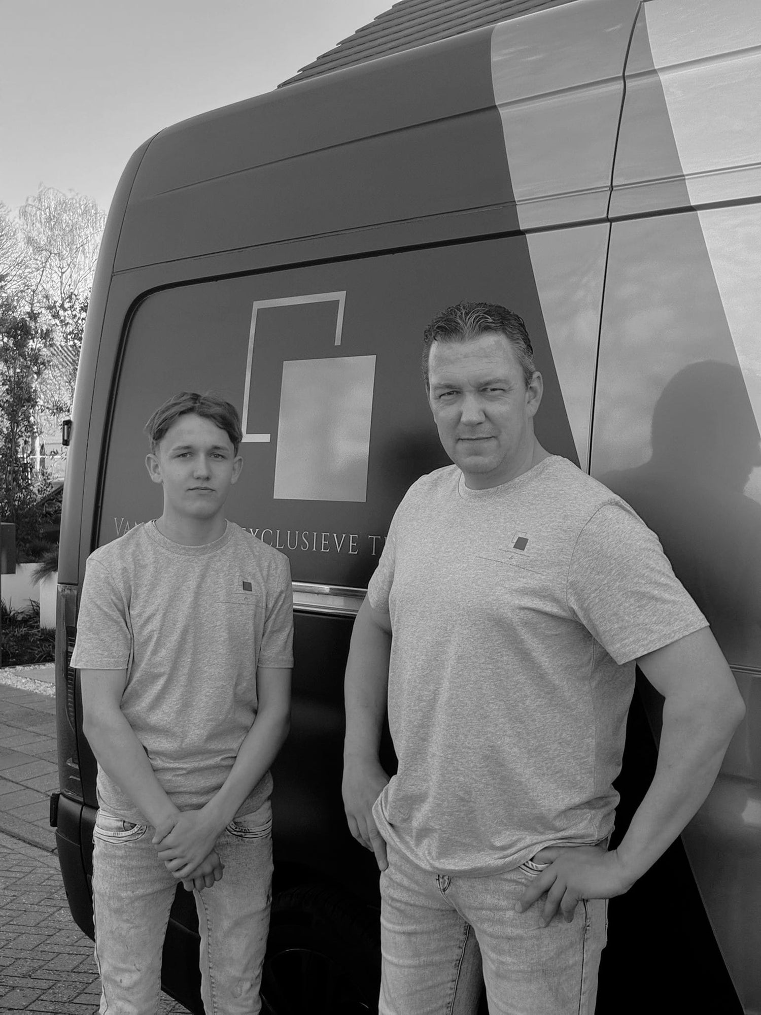 Van Engelen Tegelwerken aan het werk op locatie