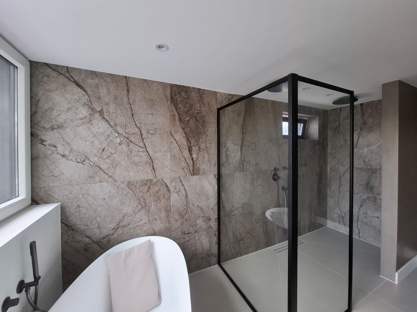 Badkamer met luxe tegelwerk in Den Bosch en omgeving